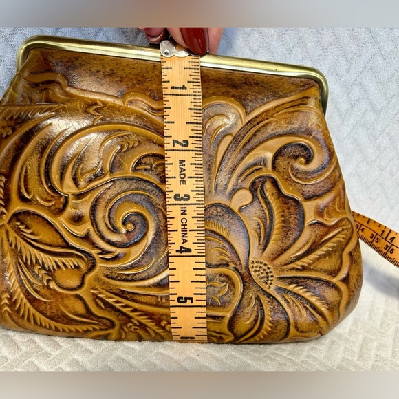 PATRICIA NASH Tooled Leather Kiss-Lock Wristlet Bag. 100% leather - Picture 10 of 10